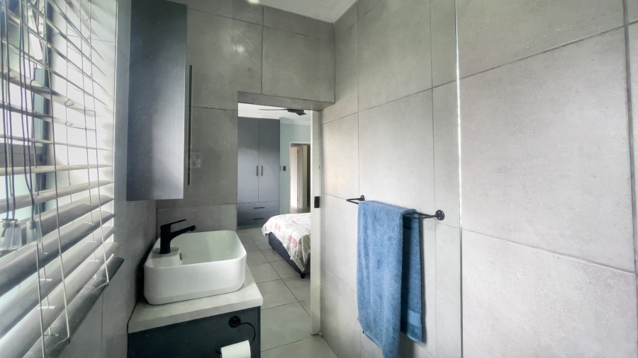 6 Bedroom Property for Sale in Riverside Western Cape